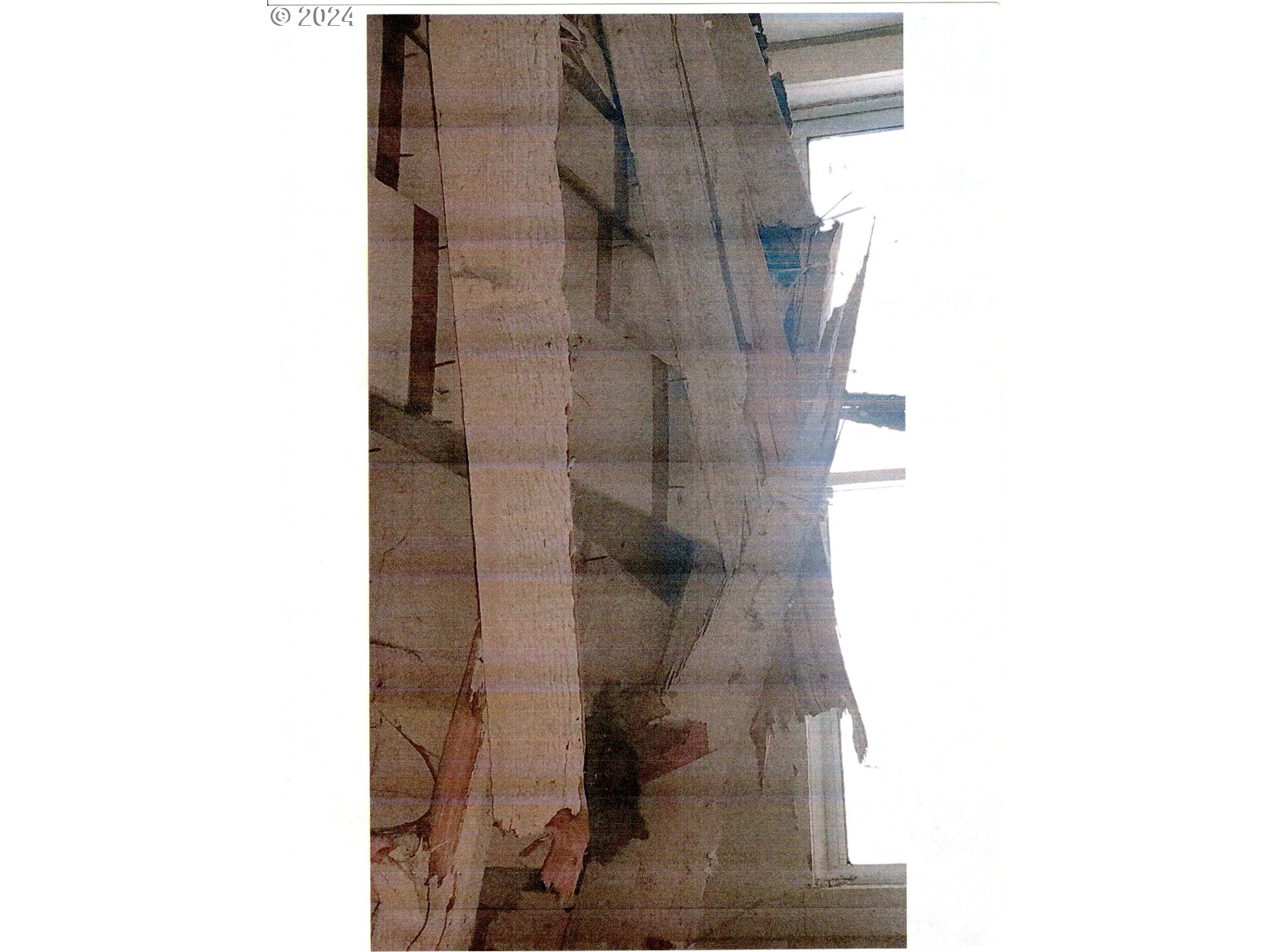 689 South South End Road Oregon City, OR 97045 - Photo 4 of 26 a bathroom with a shower