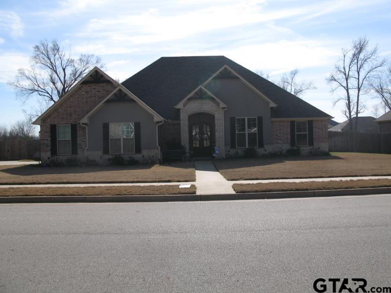 118 Nathan Road Chandler, TX 75758 - Photo 5 of 28 a front view of a house with a yard