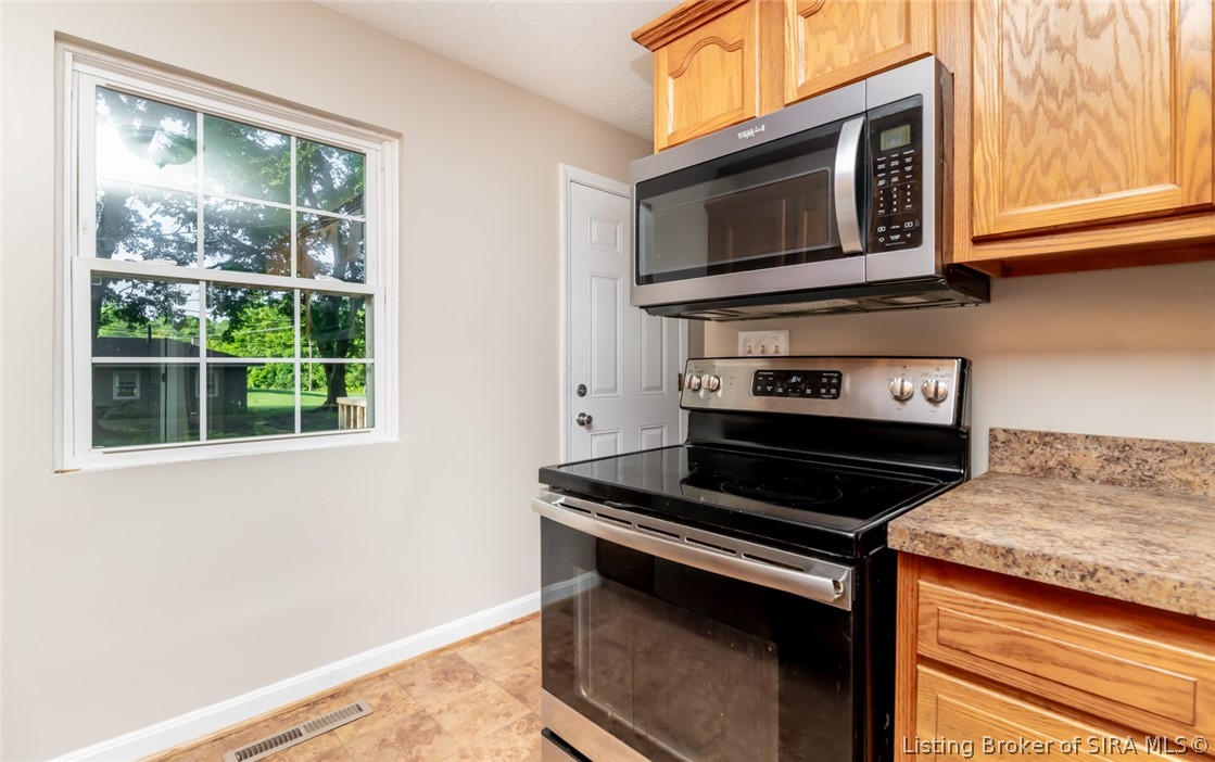 717 Kent Street New Albany, IN 47150 - Photo 18 of 60