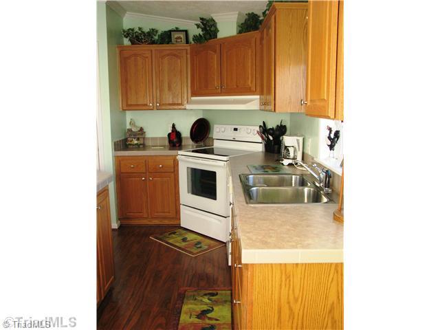 304 Crousetown Road Lexington, NC 27292 - Photo 4 of 15 Kitchen.