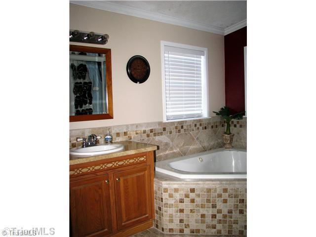 304 Crousetown Road Lexington, NC 27292 - Photo 8 of 15 Master Bath/Spa.