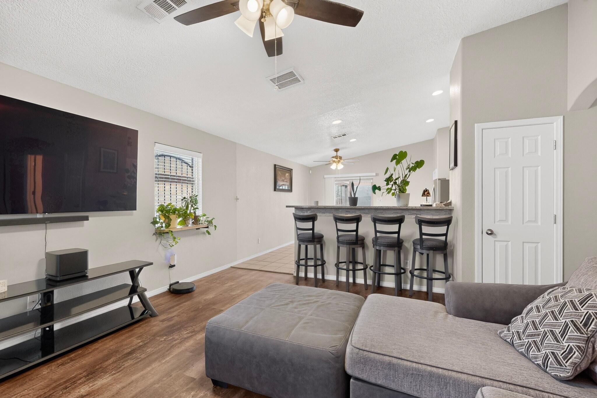 10716 Beaker Road Southwest Albuquerque, NM 87121 - Photo 5 of 37 Gallery Image 5
