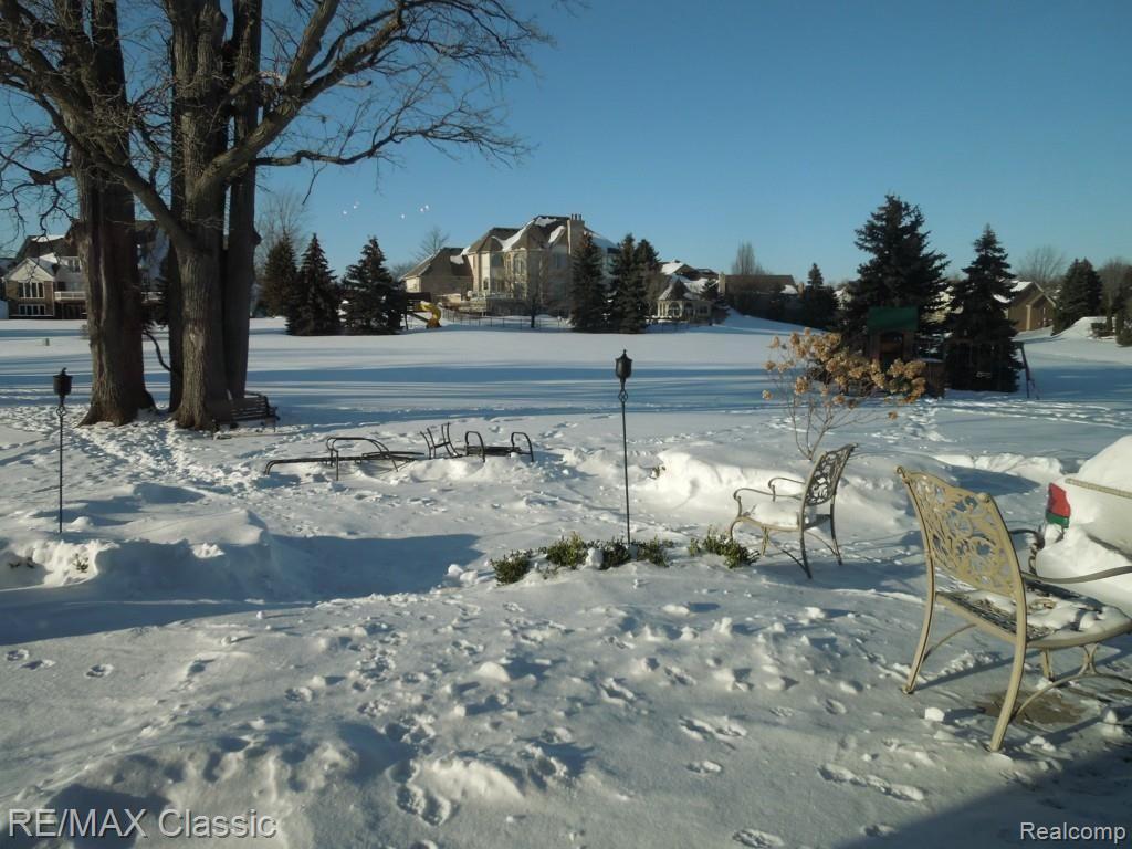 2760 Murfield Court Rochester, MI 48306 - Photo 51 of 55 Serene Setting