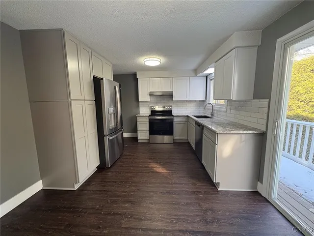 $2,000 | 519 Sunflower Drive, Salina, NY 13088