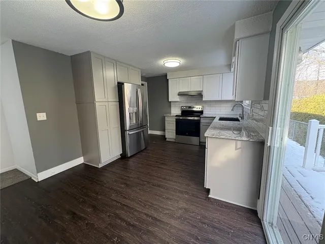 $2,000 | 519 Sunflower Drive, Salina, NY 13088