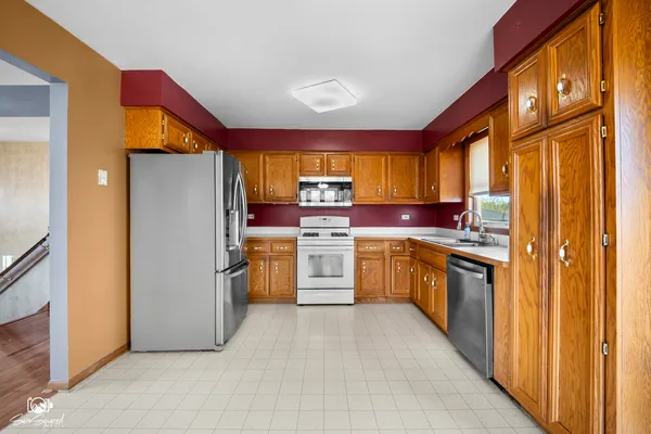 $330,000 | 6907 Manchester Drive, Plainfield, IL 60586
