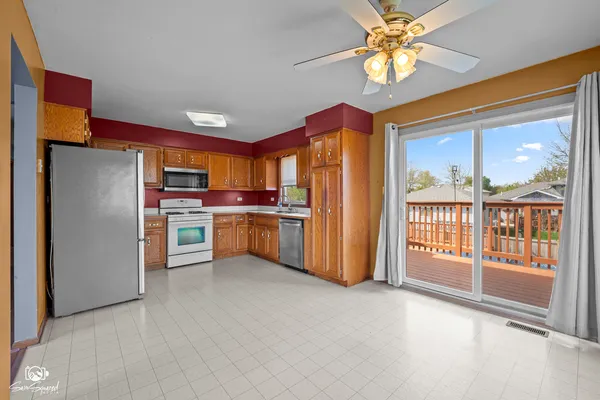 $330,000 | 6907 Manchester Drive, Plainfield, IL 60586