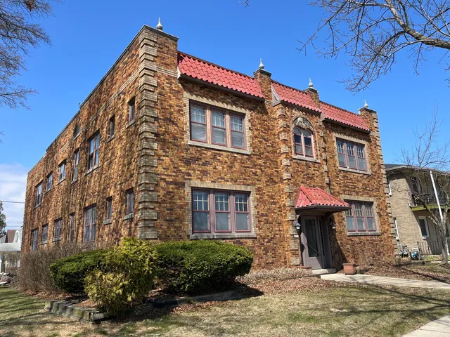 $1,025 | 4573 South Lake Drive, Cudahy, WI 53110