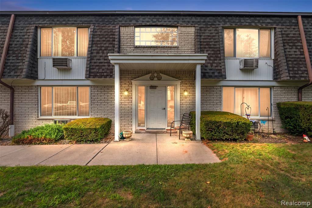 384 West Drahner Road, Unit B8 Oxford, MI 48371 - Photo 1 of 32 Gallery Image 1