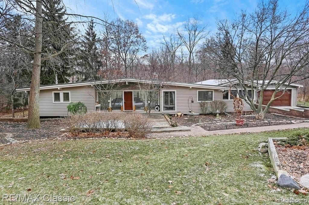 36150 Paddleford Road Farmington Hills, MI 48331 - Photo 1 of 34