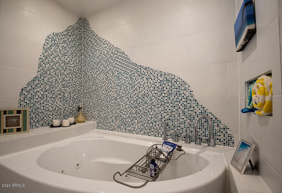 726 West Northview Avenue Phoenix, AZ 85021 - Photo 24 of 54 Hall Bath 2