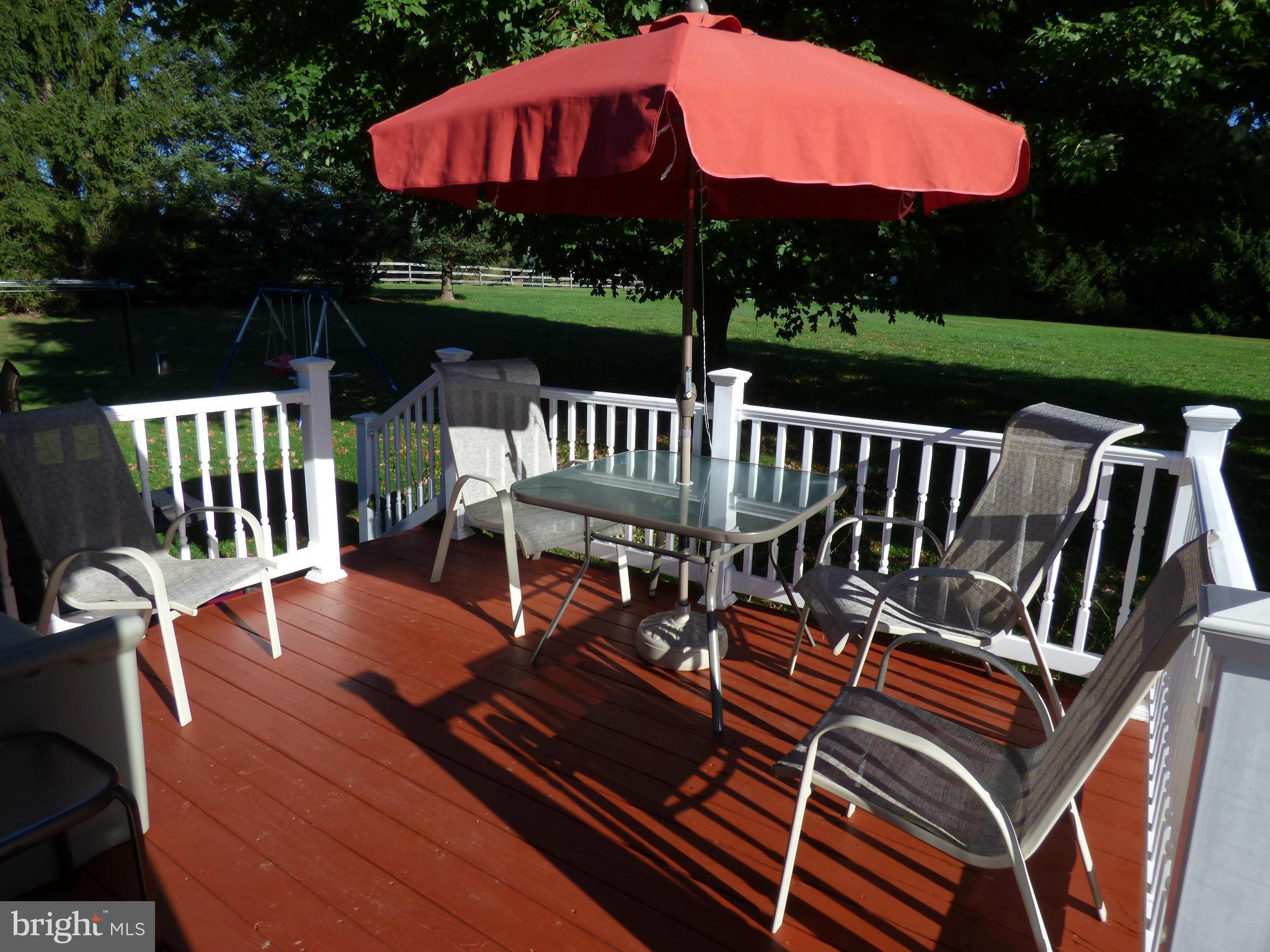 2011 Garrett Road Manchester, MD 21102 - Photo 11 of 23 Deck