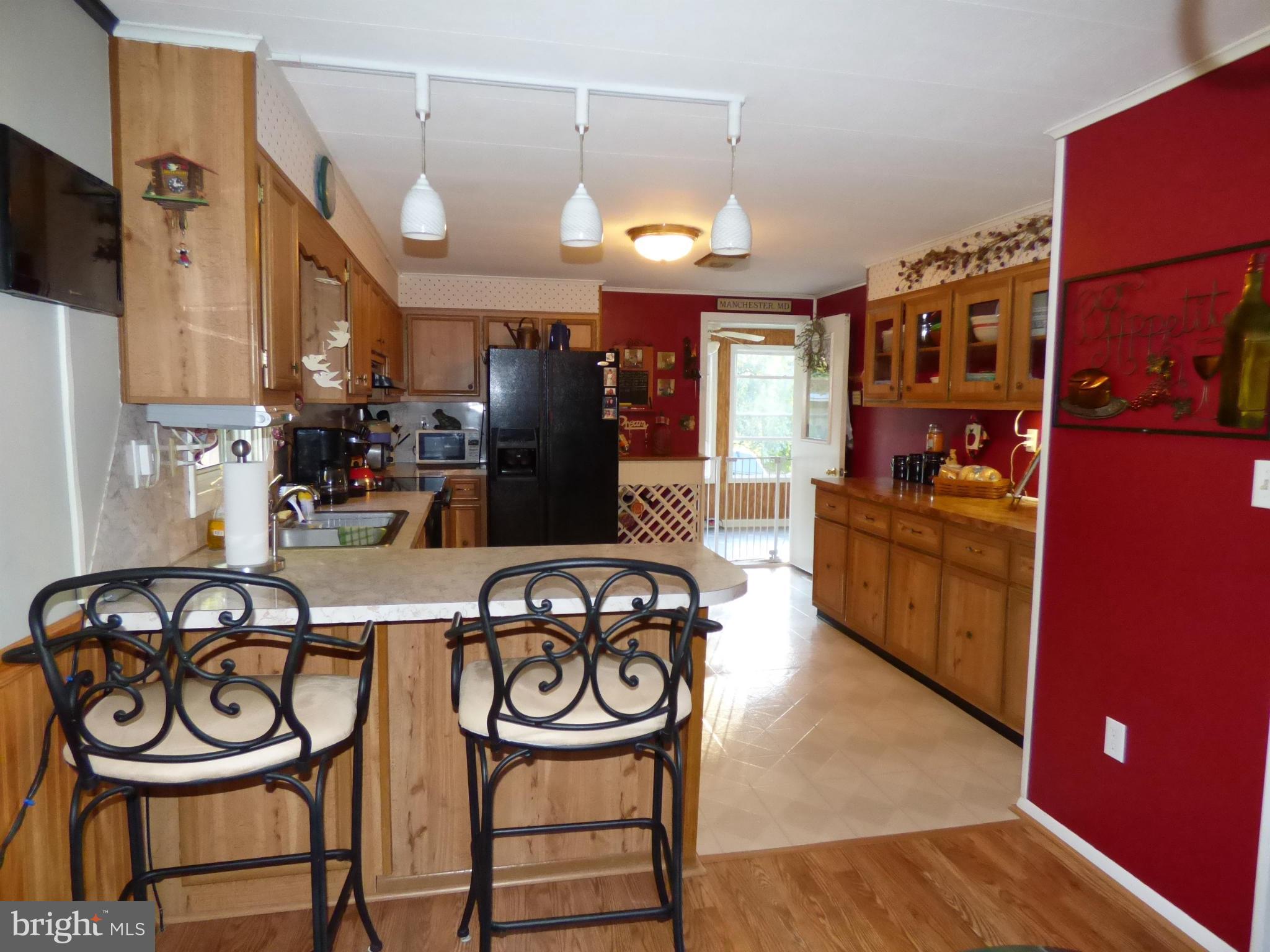 2011 Garrett Road Manchester, MD 21102 - Photo 4 of 23 Kitchen with breakfast bar