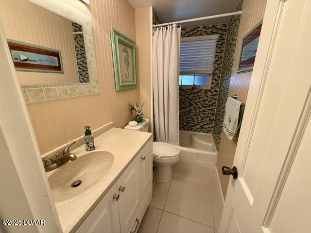 404 South Beach Street, Unit 101 Daytona Beach, FL 32114 - Photo 19 of 35 a bathroom with a sink toilet and shower