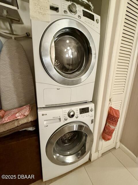 404 South Beach Street, Unit 101 Daytona Beach, FL 32114 - Photo 26 of 35 a utility room with dryer and washer