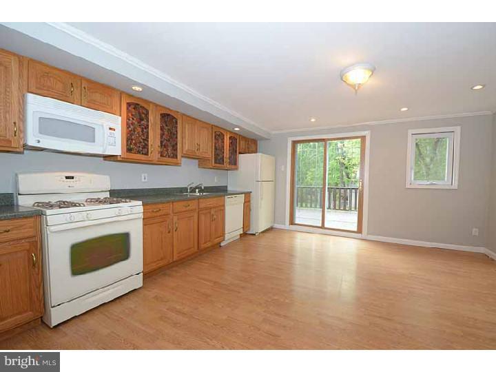 1032 Windsor Road Collingdale, PA 19023 - Photo 3 of 21
