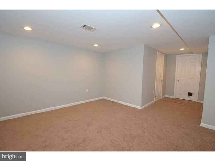 1032 Windsor Road Collingdale, PA 19023 - Photo 6 of 21