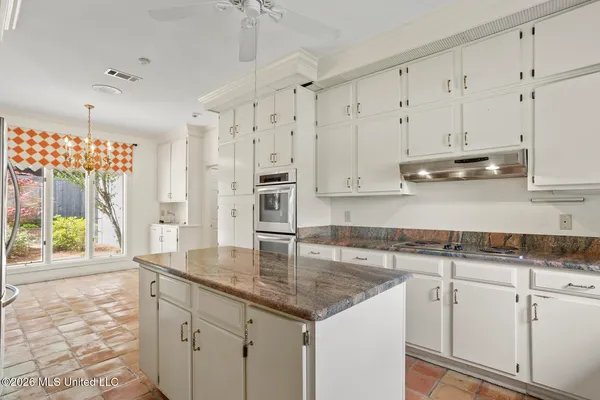 $370,000 | 11 Highland Meadows Drive, Jackson, MS 39211