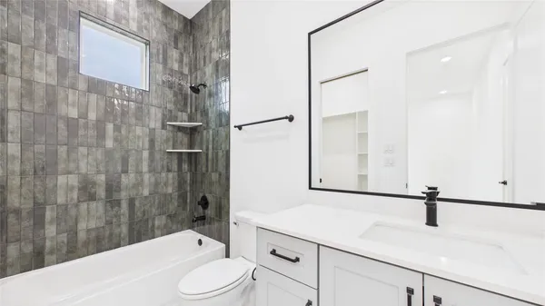 a picture of a bathroom