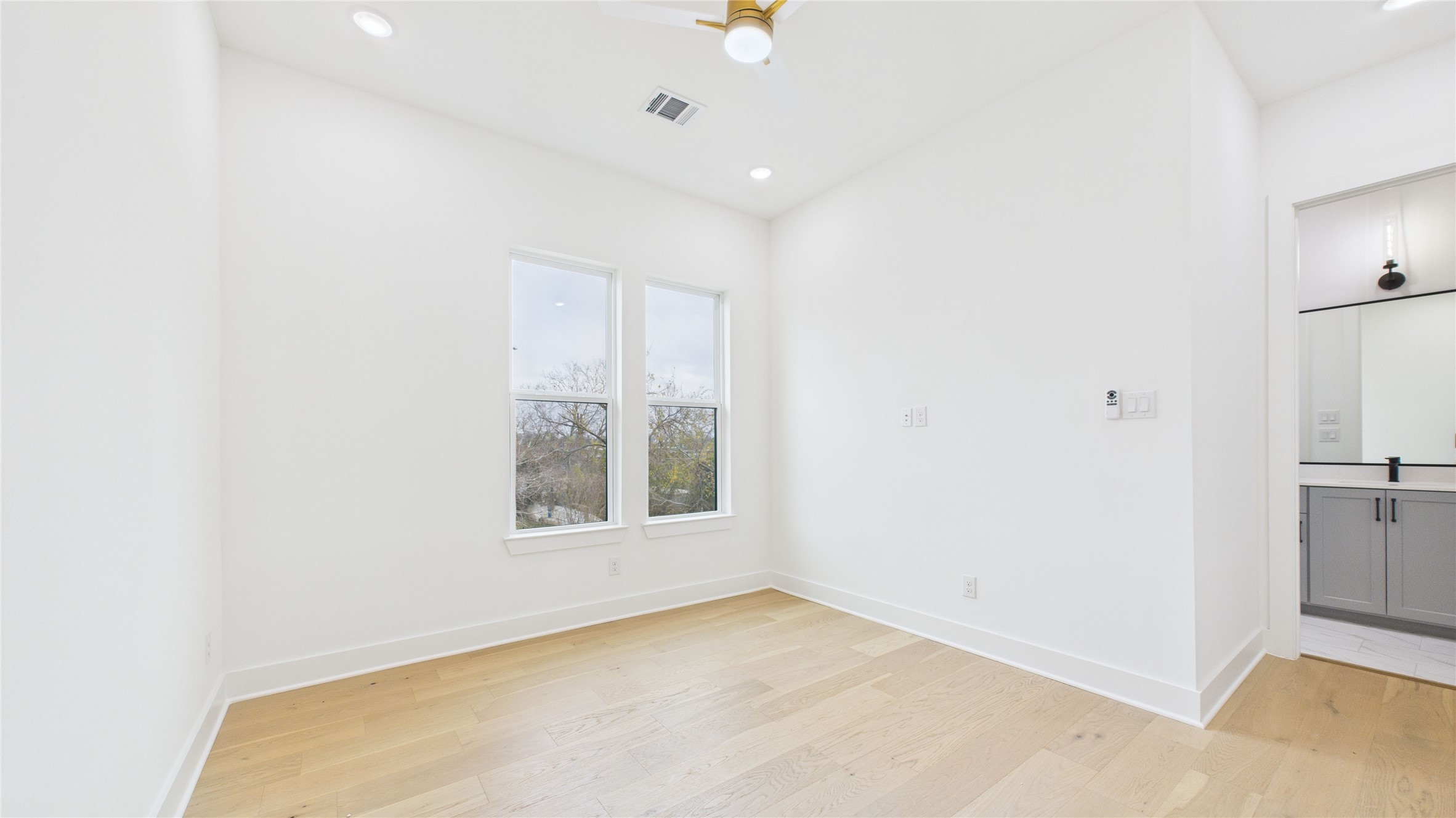 602 Jewett Street, Unit A Houston, TX 77009 - Photo 40 of 46 Two windows for natural light and an adjacent bathroom with modern fixtures.