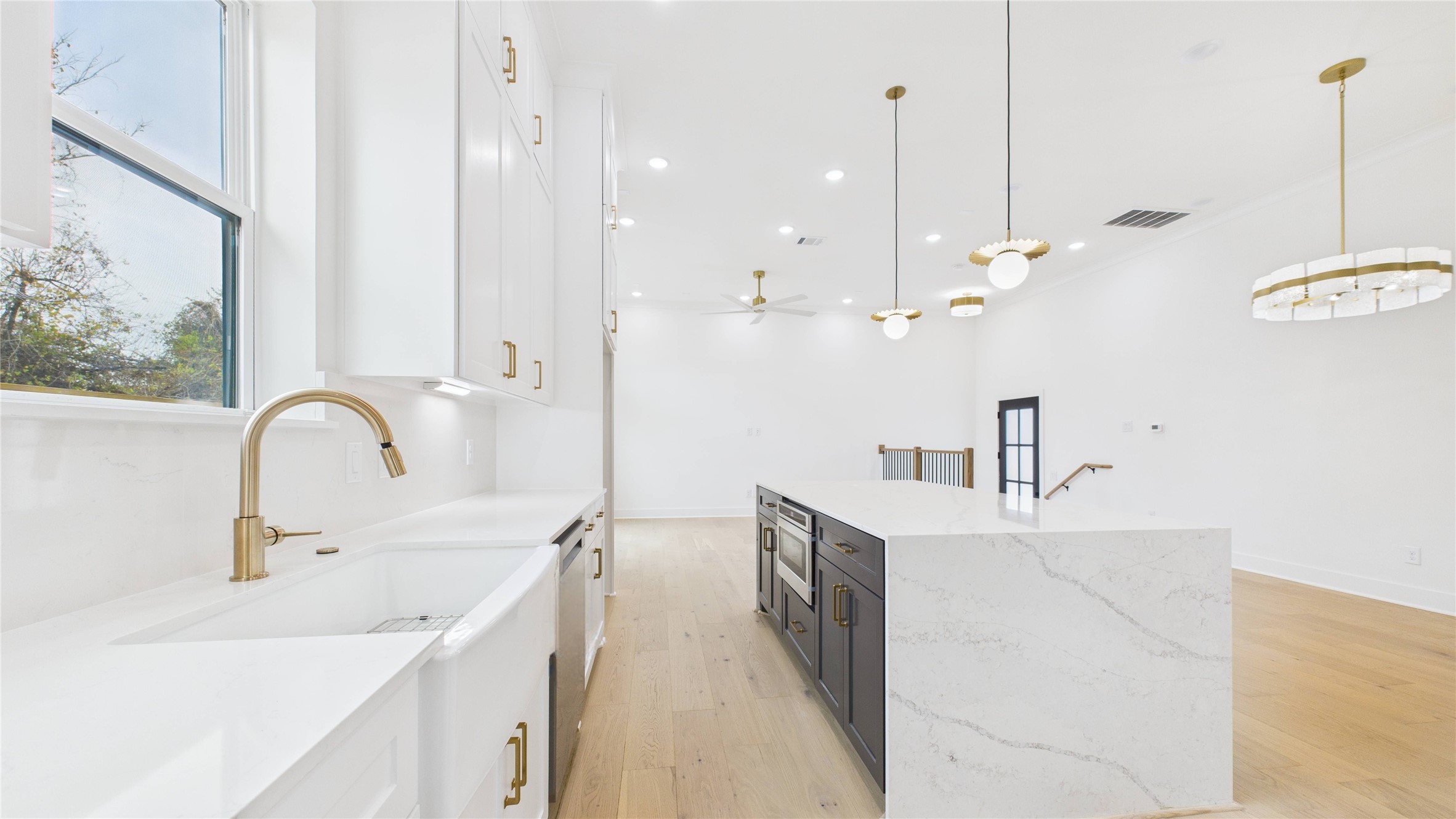 602 Jewett Street, Unit A Houston, TX 77009 - Photo 8 of 46 Inviting space perfect for entertaining!