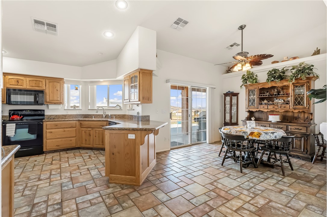 2205 East Cactus Wren Road Kingman, AZ 86409 - Photo 23 of 68 Kitchen