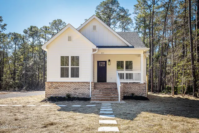 $260,000 | 811 Bay Street, Ocean Springs, MS 39564