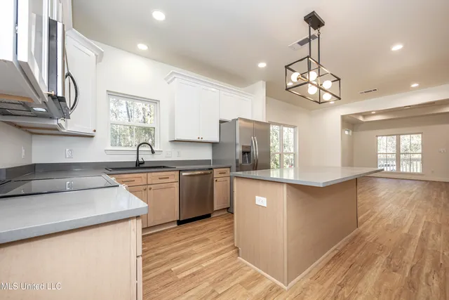 $260,000 | 811 Bay Street, Ocean Springs, MS 39564