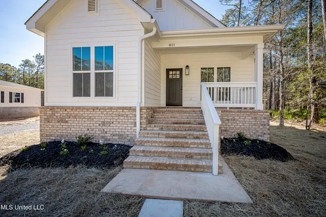 $260,000 | 811 Bay Street, Ocean Springs, MS 39564