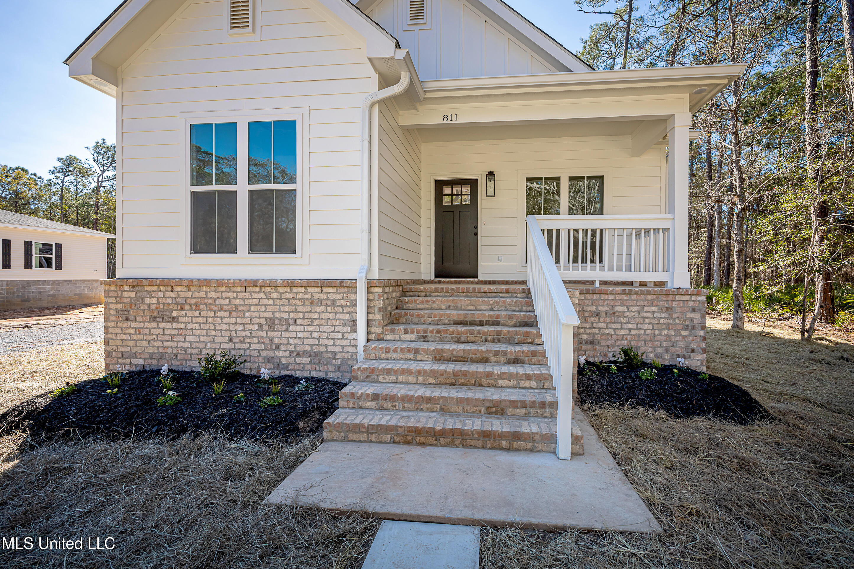 811 Bay Street Ocean Springs, MS 39564 - Photo 3 of 66 IMG_2489