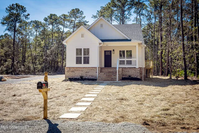 $260,000 | 811 Bay Street, Ocean Springs, MS 39564