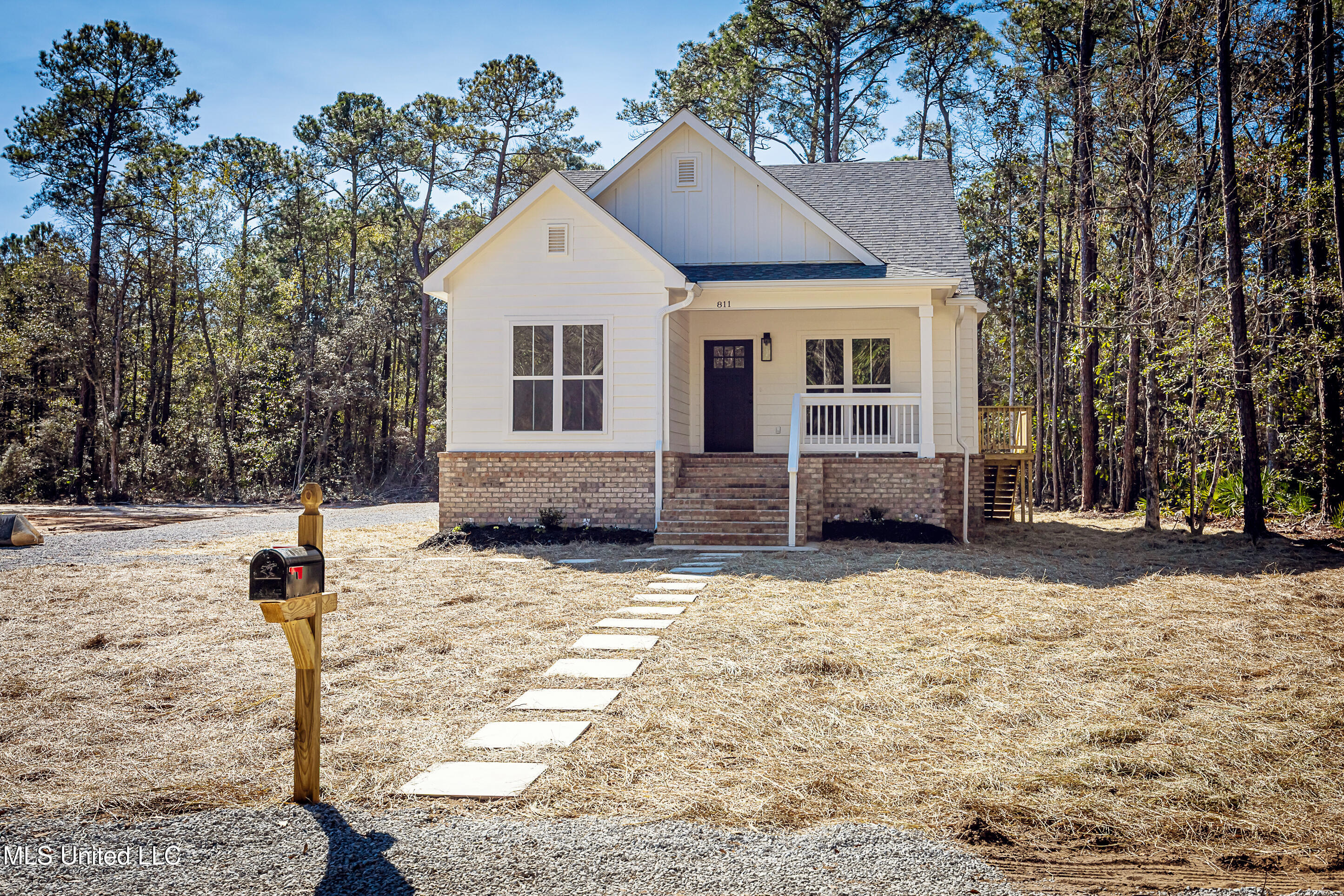 811 Bay Street Ocean Springs, MS 39564 - Photo 4 of 66 IMG_2477
