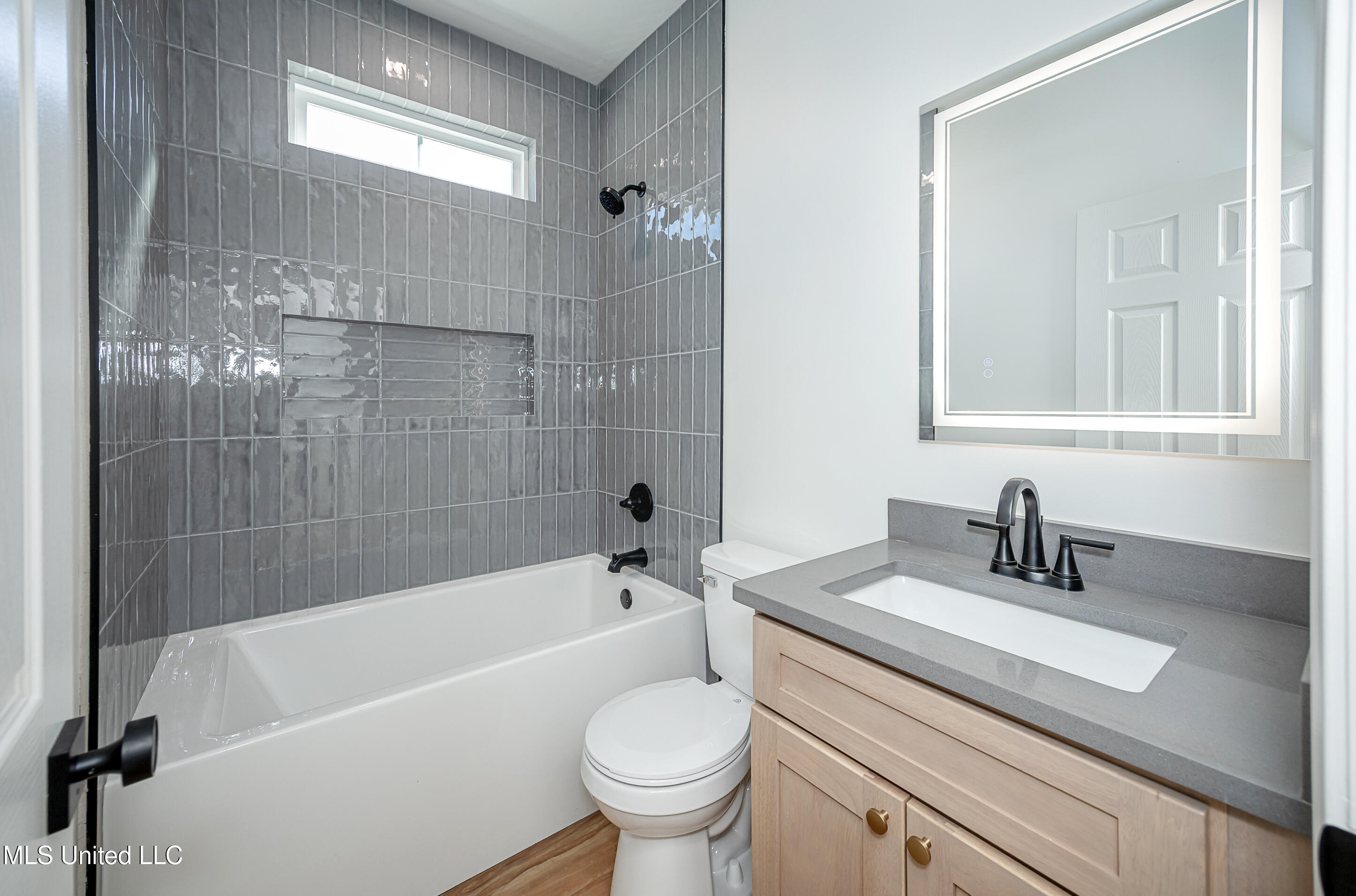 811 Bay Street Ocean Springs, MS 39564 - Photo 48 of 66 IMG_2545