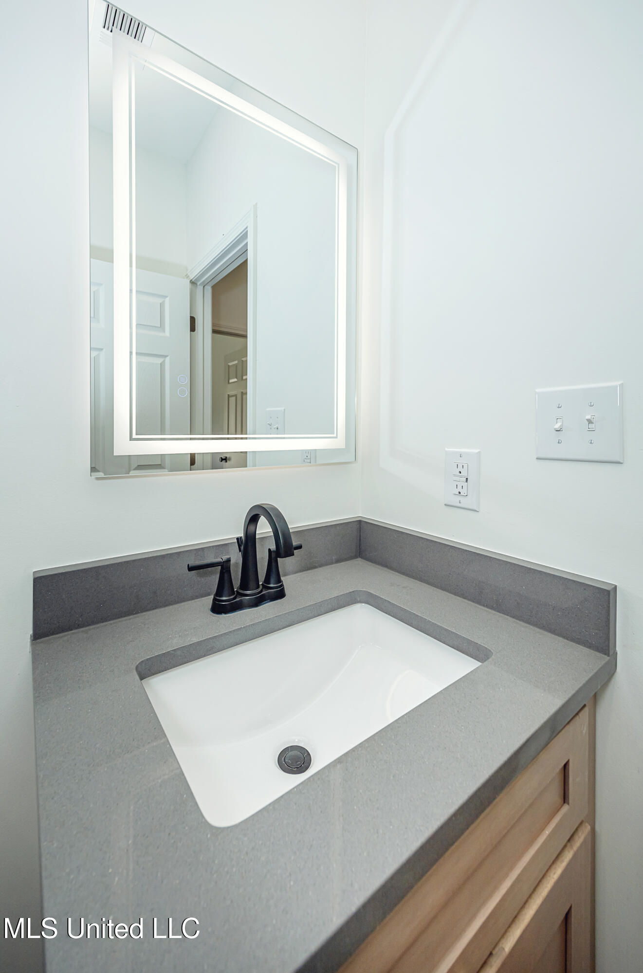 811 Bay Street Ocean Springs, MS 39564 - Photo 49 of 66 IMG_2546