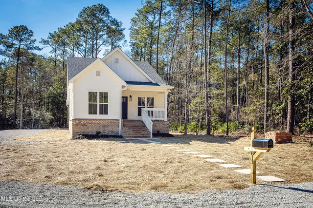 $260,000 | 811 Bay Street, Ocean Springs, MS 39564