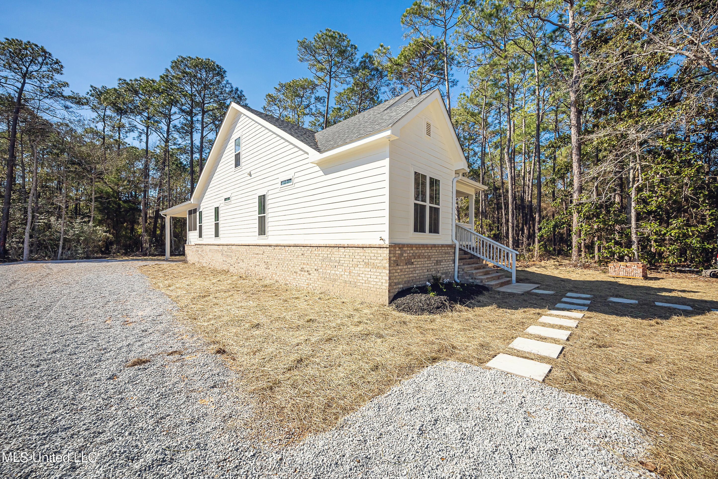 811 Bay Street Ocean Springs, MS 39564 - Photo 7 of 66 IMG_2486