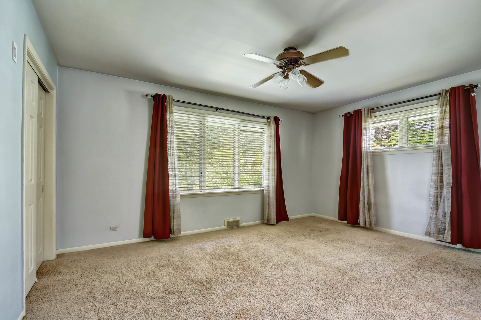 12320 South Ridge Avenue Palos Park, IL 60464 - Photo 12 of 33 a view of a livingroom with a ceiling fan and window