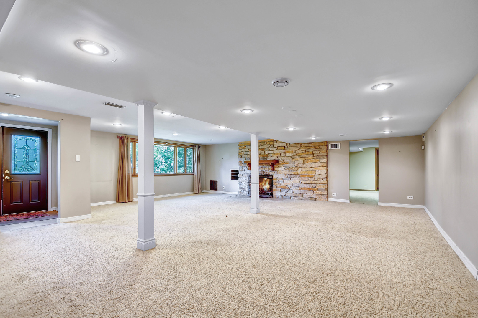 12320 South Ridge Avenue Palos Park, IL 60464 - Photo 20 of 33 a view of a livingroom with a staircase