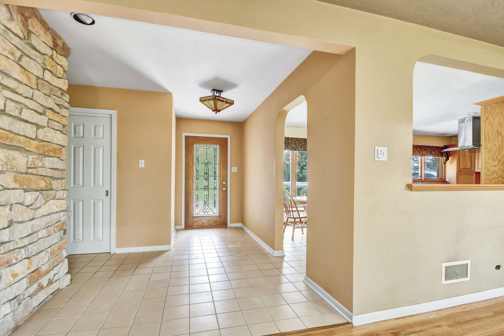 12320 South Ridge Avenue Palos Park, IL 60464 - Photo 3 of 33 a view of a hallway with wooden floor and entryway