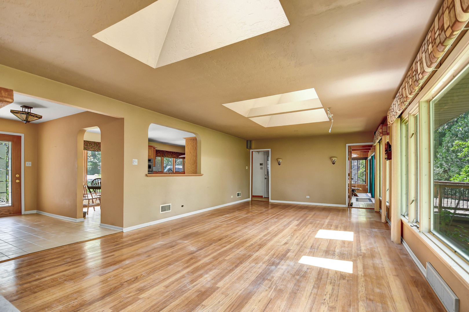 12320 South Ridge Avenue Palos Park, IL 60464 - Photo 5 of 33 a view of an empty room with wooden floor and a window