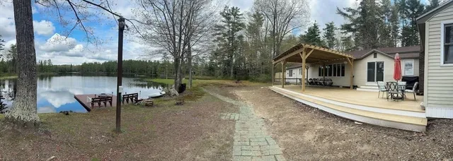 a view of a house with backyard