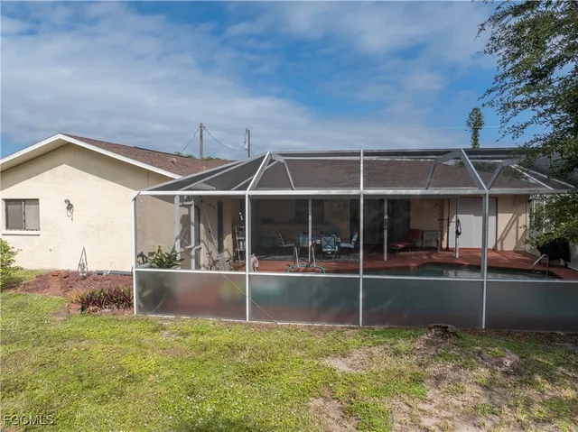 a view of a house with a backyard