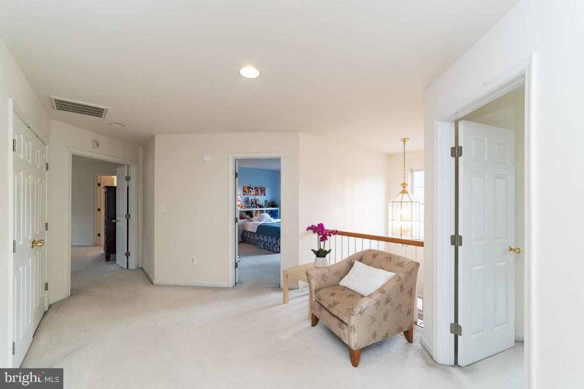 2944 Edgelea Road Vienna, VA 22181 - Photo 31 of 57 Landing