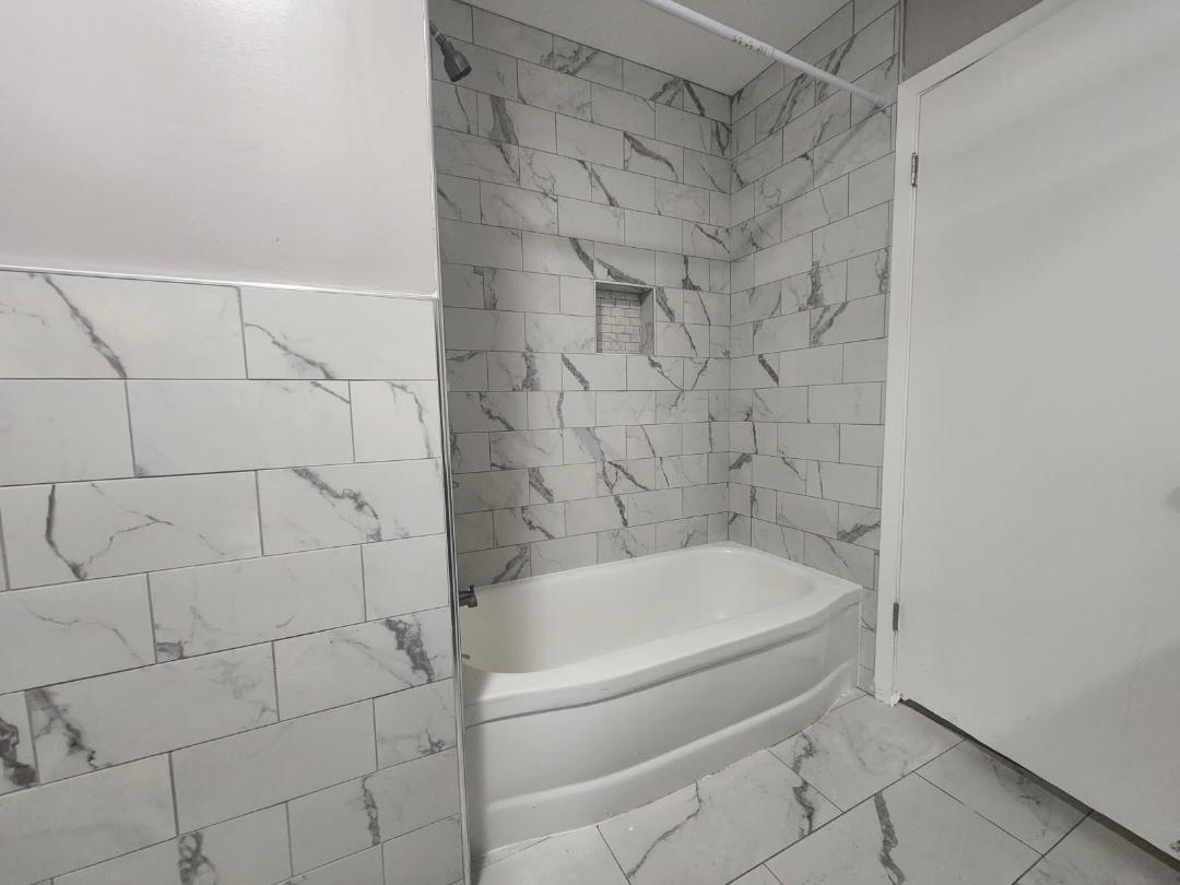 1906 Pennel Road Memphis, TN 38116 - Photo 15 of 38 a bathroom with a bathtub