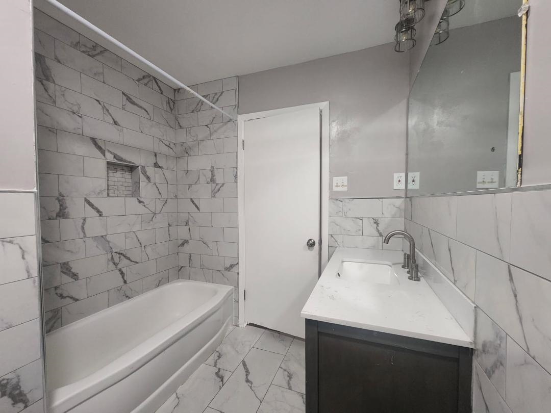 1906 Pennel Road Memphis, TN 38116 - Photo 24 of 38 a bathroom with a sink a toilet and bathtub