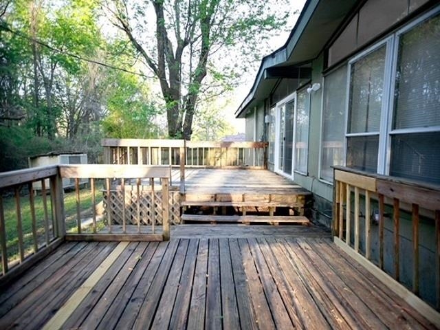 1906 Pennel Road Memphis, TN 38116 - Photo 35 of 38 a balcony with wooden floor