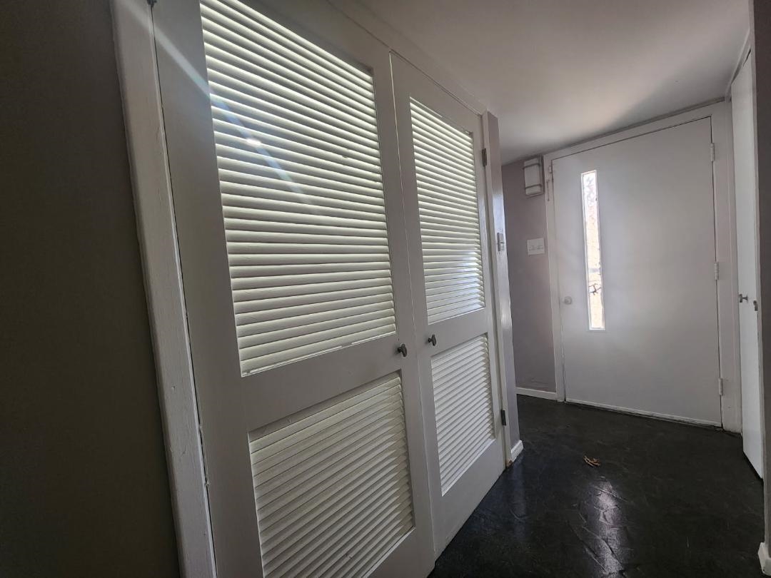1906 Pennel Road Memphis, TN 38116 - Photo 7 of 38 a view of a room that has a window in it