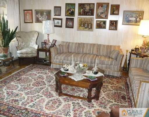 36 Edgemount Road Edison, NJ 08817 - Photo 3 of 5 Gallery Image 3