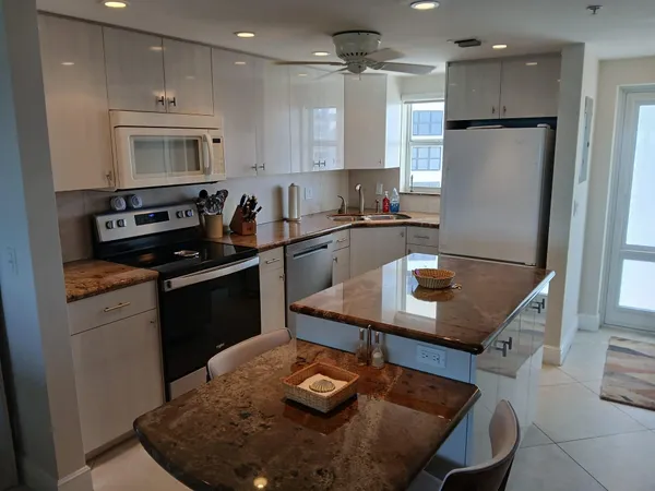 $5,500 | 3101 South Ocean Boulevard, Unit 604, Highland Beach, FL 33487