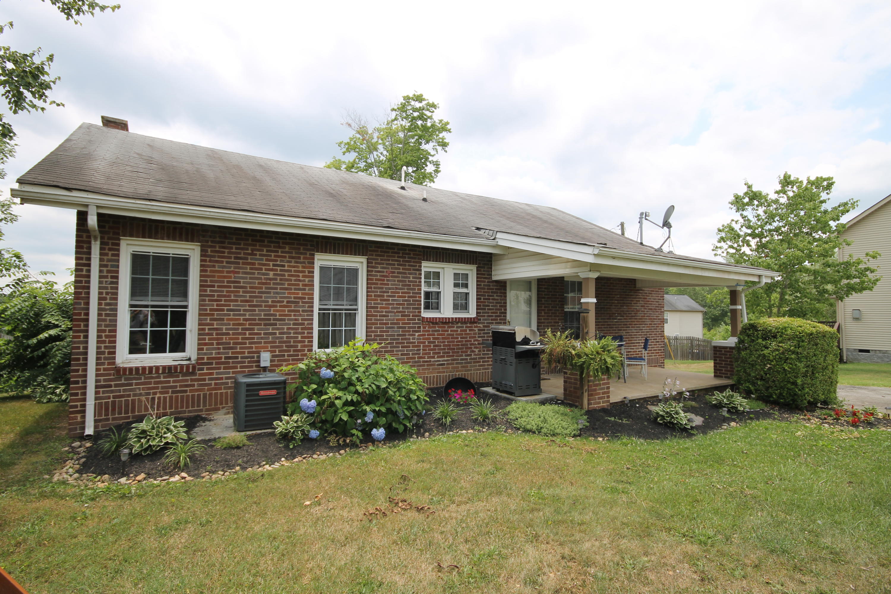 7920 Sharp Road Powell, TN 37849 - Photo 6 of 25 Back